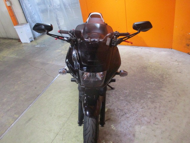 フロントから見てもこの通り状態グッド！ヘッドライトもとっても明るいＬＥＤヘッドライトですよ！